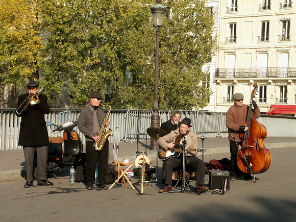 A jazz band on a bridge over the Seine